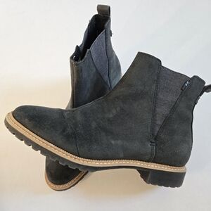 Toms Dakota black suede chelsea ankle boots sz 7